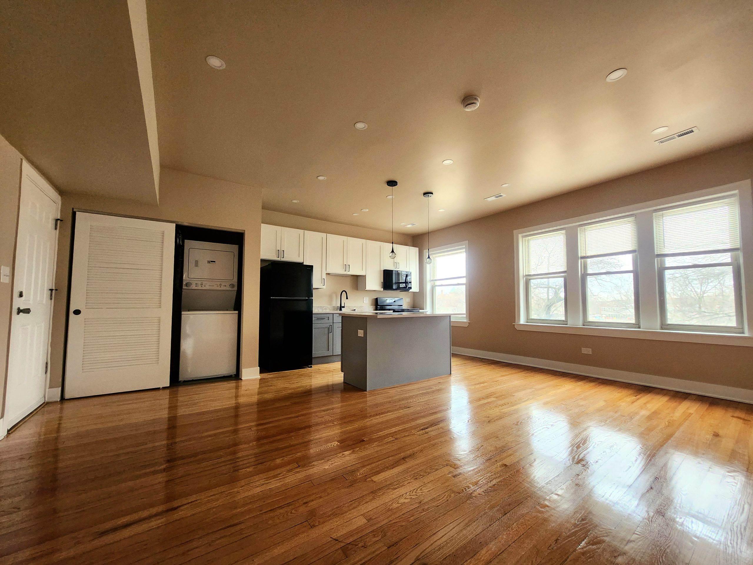 GORGEOUS LAWNDALE 3BR $1650